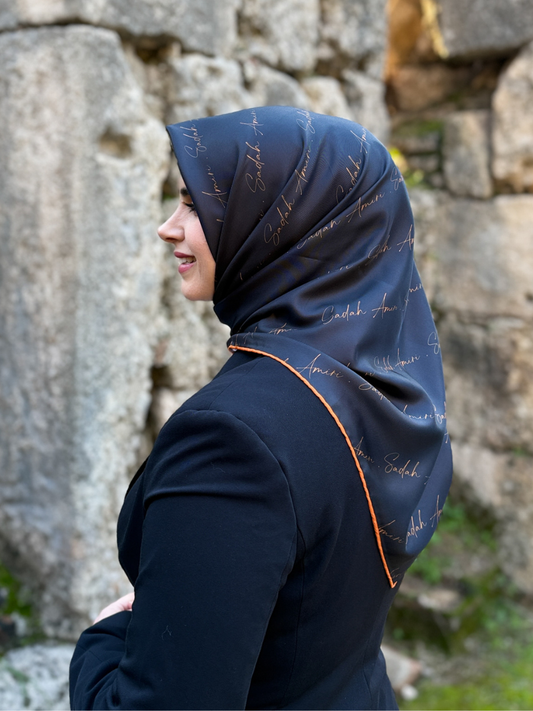 Signature Sadah Amiri Siyah Gold Twill Eşarp