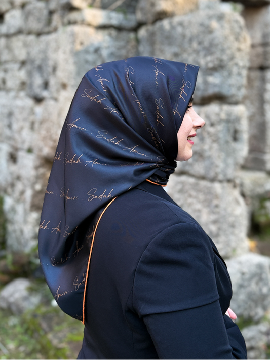 Signature Sadah Amiri Siyah Gold Twill Eşarp